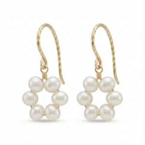 Pendientes de perlas florales con diseño encantador