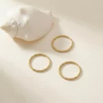Brillo Rústico – Anillo fino martillado en oro laminado - Imagen 2