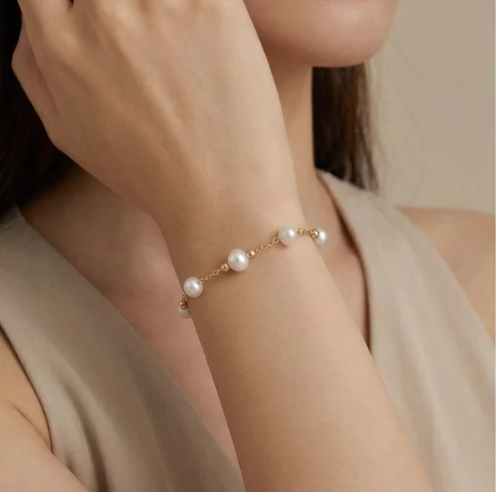 Brillo Intemporal – Pulsera de perlas 6MM con oro 14K - Imagen 5