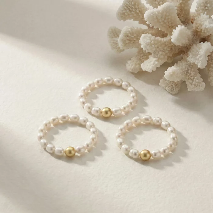 Equilibrio – Anillo de perlas con acento dorado - Imagen 2