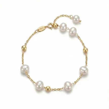 pulsera dorada con perlas blancas