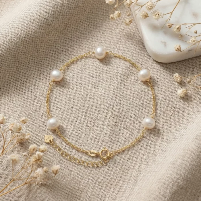 Cinco Suspiros – Pulsera delicada de cinco perlas - Imagen 2