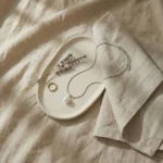 Brisa Serena – Colgante de perla con cadena de plata pura - Imagen 4